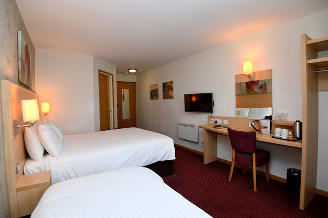 メドウ ファーム レッディッチ バイ マーストンズ インズ