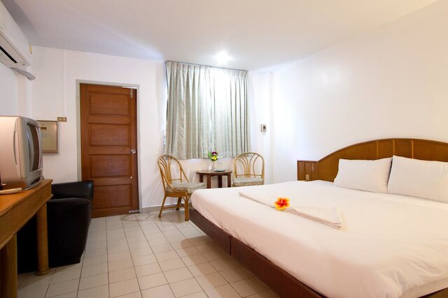 サワスディプレイス ホテル