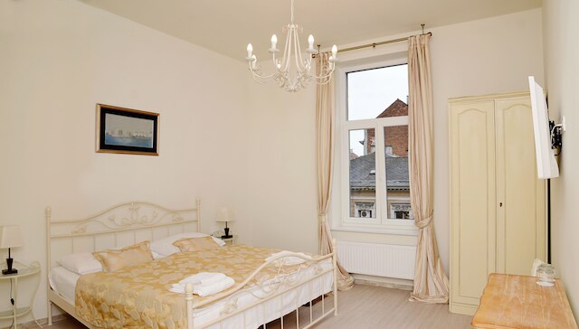 アパートメンツ & ルームズ フラワーズ