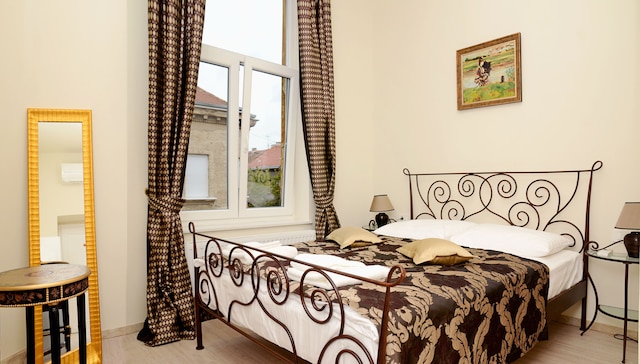 アパートメンツ & ルームズ フラワーズ