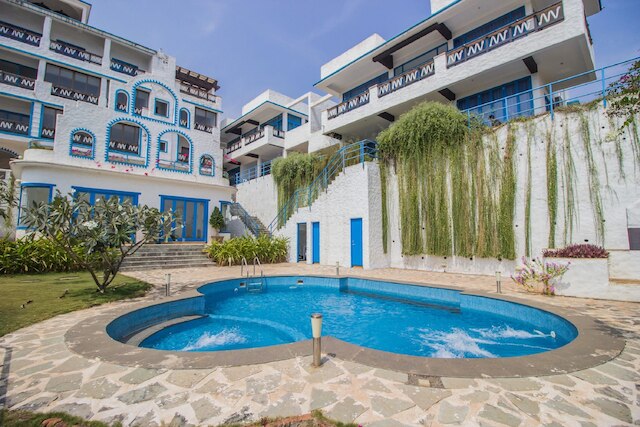 OYO 11899 ホーム グリーク スタイル 4 BHK ペントハウス バンボリム