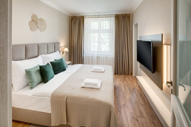 ロウレン アパートメンツ