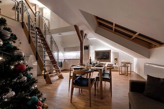 ロウレン アパートメンツ