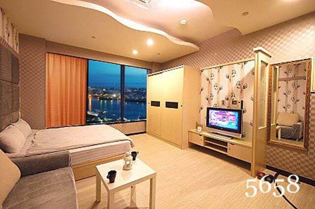 85 ホリデイ (85異國假期)