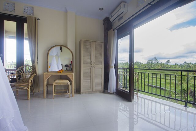 プルナマ ゲスト ハウス