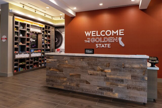 ハンプトン イン & スイーツ ブエナ パーク