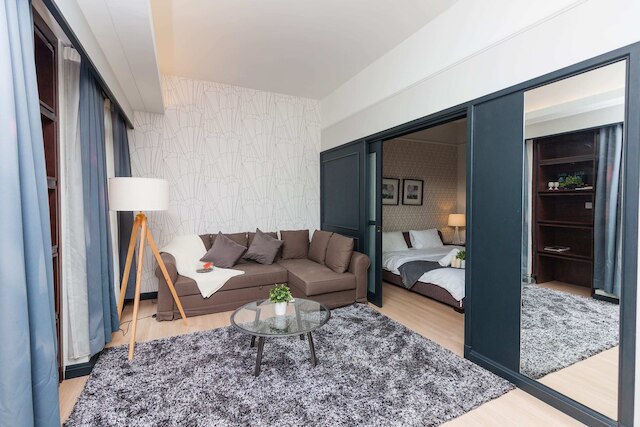 タイムズ スクエア 1 バイ プラッシュ