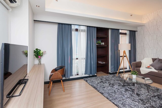 タイムズ スクエア 1 バイ プラッシュ