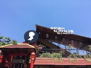 オマー ジョンジャ ベッド & ブラッスリー