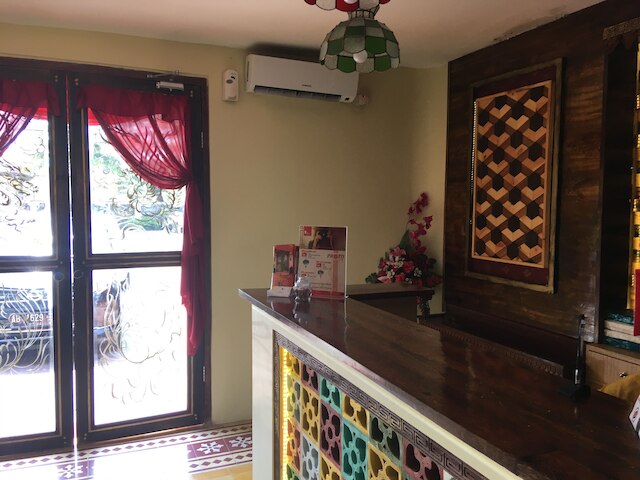 オマー ジョンジャ ベッド & ブラッスリー