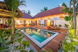 ヴィラ マカシ バイ ヴィラ ファインダー