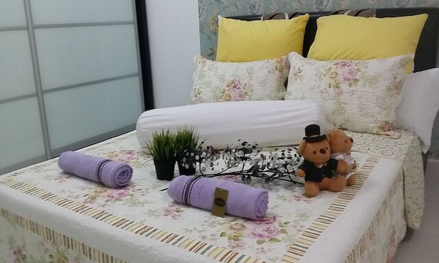 ホームステイ エイオン デサ テブラウ