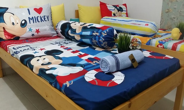 ホームステイ エイオン デサ テブラウ