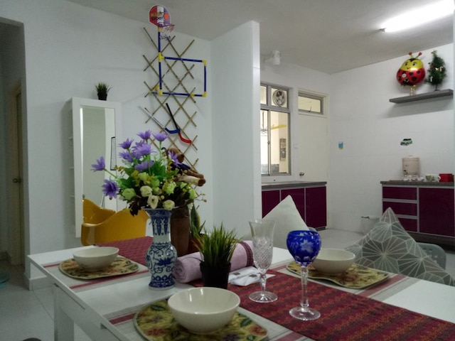 ホームステイ エイオン デサ テブラウ