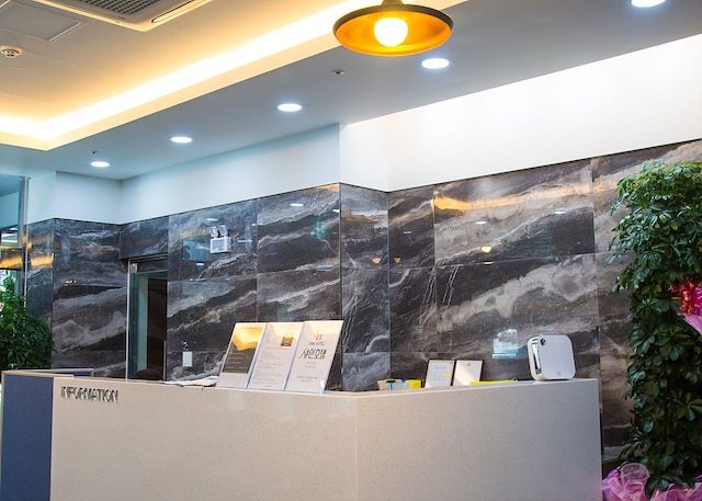 シャイン ホテル