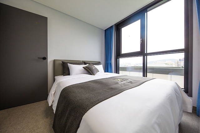 シャイン ホテル