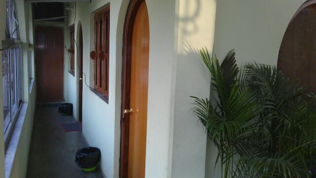 ロイヤル ゲスト ハウス