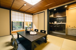 美盧三条梅宮町邸