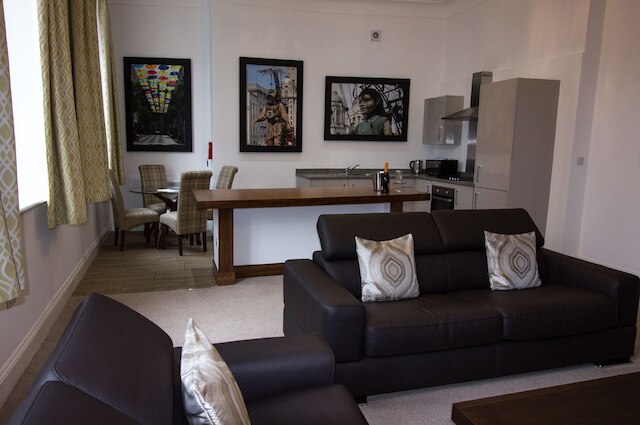 ザ キャッスル コレクション - 14 クック ストリート