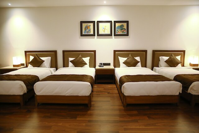 ファイブ ペタルズ ホテル & バンケッツ