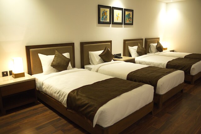 ファイブ ペタルズ ホテル & バンケッツ