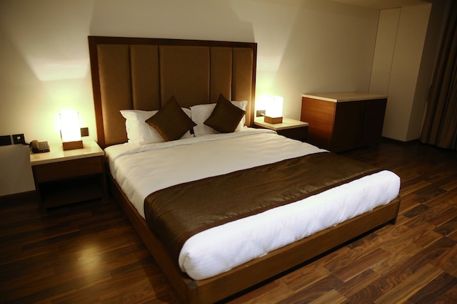 ファイブ ペタルズ ホテル & バンケッツ