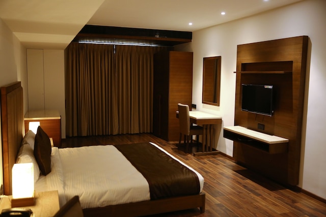 ファイブ ペタルズ ホテル & バンケッツ