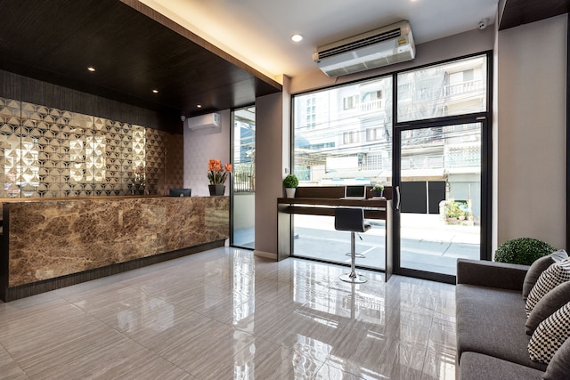 アット S115 レジデンス