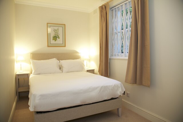 グロスター ロード近くの広々とした 2 ベッド フラット