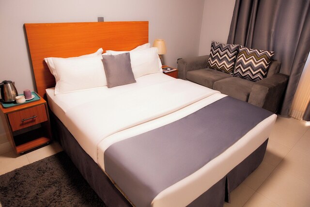 ロマロ ホテル & アパートメンツ