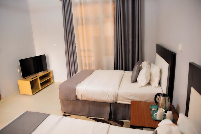 ロマロ ホテル & アパートメンツ