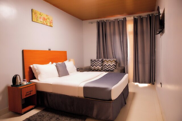 ロマロ ホテル & アパートメンツ