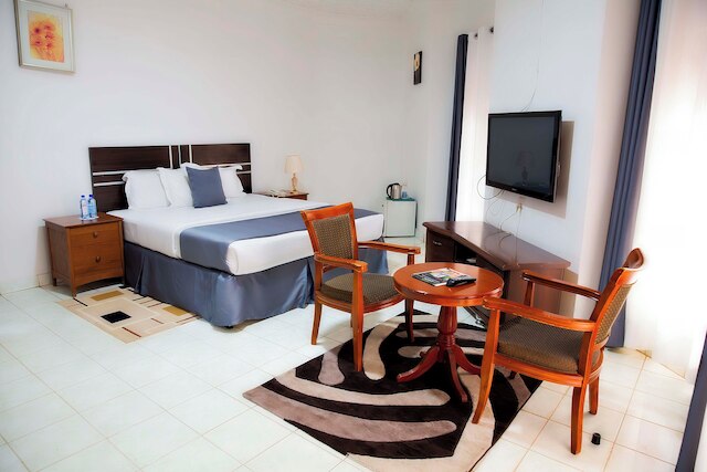 ロマロ ホテル & アパートメンツ