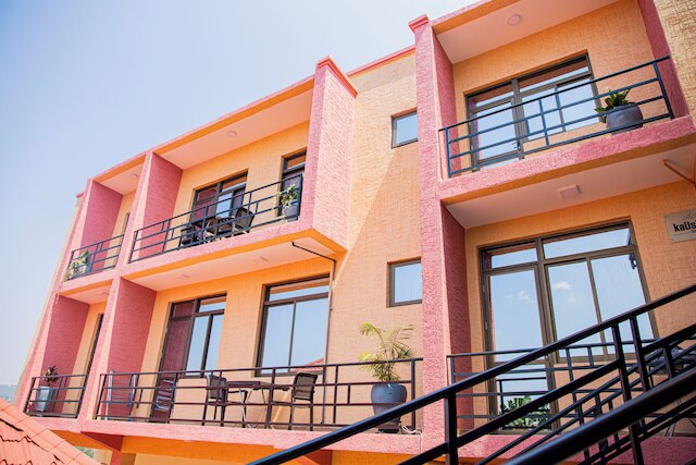 ロマロ ホテル & アパートメンツ