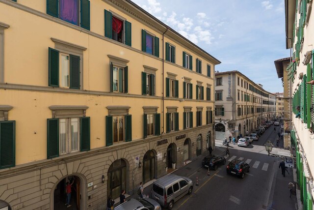 ナショナルレフト