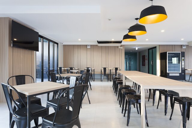 イージー ホテル 2