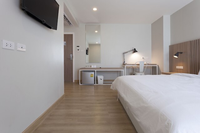 イージー ホテル 2