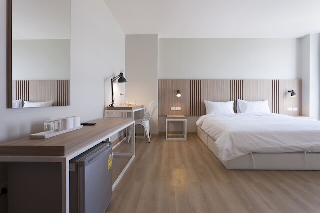 イージー ホテル 2