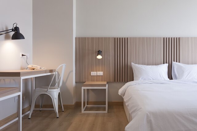 イージー ホテル 2