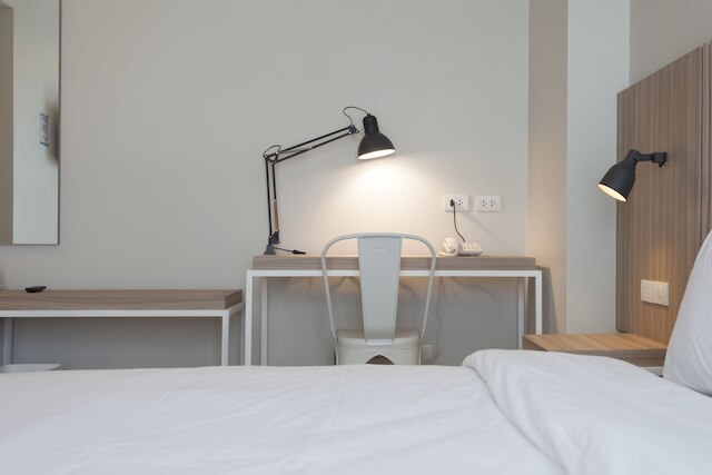 イージー ホテル 2