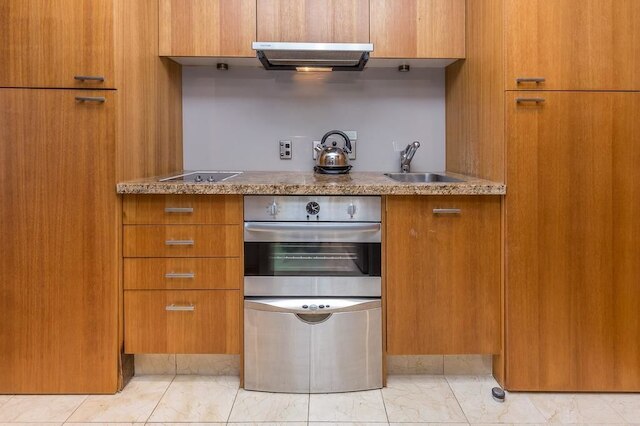 セントラル 1 ベッドルーム イン メトロポリス