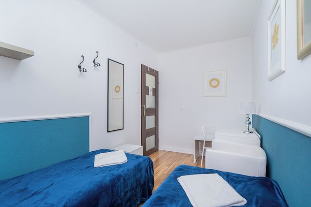 ロング ショート レント - ワルシャワ メトロ ステーション