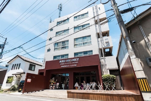 RED HELMET House&Sports Bar Hiroshima