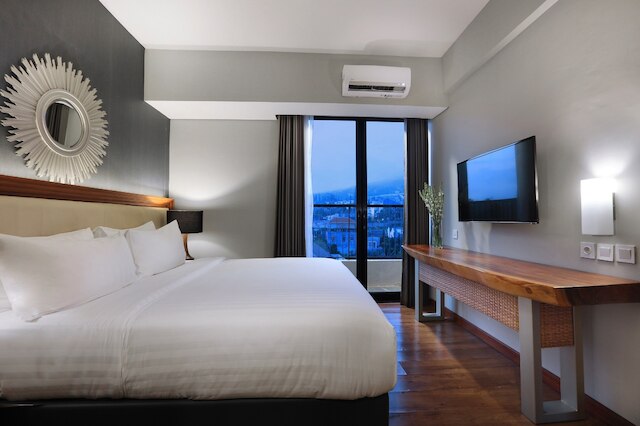 アストン イン バトゥ - マラン