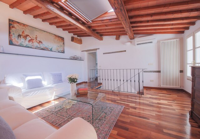 カルロッタズ ホーム