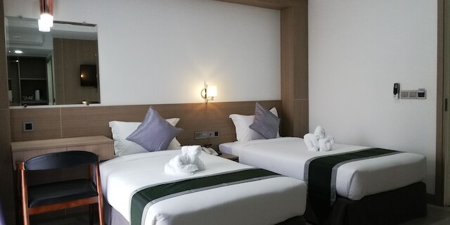 8 マイル ホテル