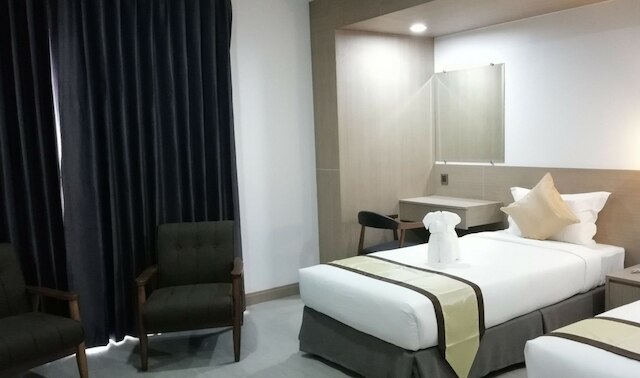 8 マイル ホテル