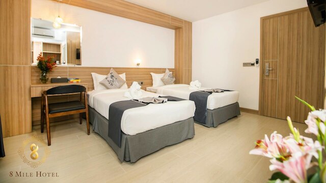 8 マイル ホテル