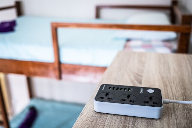 ステップインロッジ - ホステル