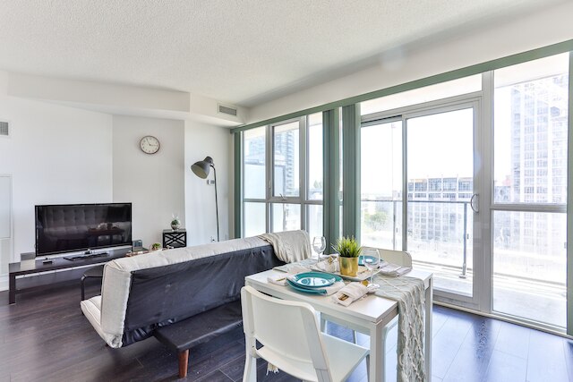 スタニング ハーバーフロント コンド